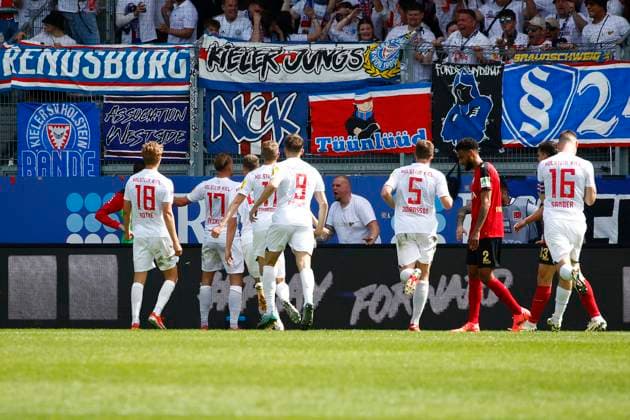 05.05.2024, xavx, Fussball 2.Bundesliga, SV Wehen Wiesbaden - Holstein Kiel emspor, v.l. Timo Becker (Holstein Kiel) celebrate the goal, Der Torjubel zum 0:1 (DFL DFB REGULATIONS PROHIBIT ANY USE OF PHOTOGRAPHS as IMAGE SEQUENCES and or QUASI-VIDEO) Wiesbaden