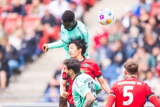 05.05.2024 - Fußball, 2023 2024, 2. Bundesliga, 32. Spieltag, Hannover 96 - SC Paderborn 07: (L-R) Jesse Edem Tugbenyo (Paderborn), Sei Muroya (Hannover), Adriano Grimaldi (Paderborn), Phil Neumann (Hannover) DFL REGULATIONS PROHIBIT ANY USE OF PHOTOGRAPHS AS IMAGE SEQUENCES AND OR QUASI-VIDEO.
