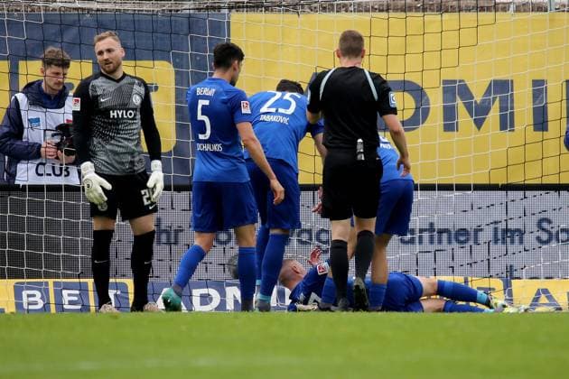 05.05.2024, xmohx, Fussball 2.Bundesliga, SV Elversberg - Hertha BSC Berlin emspor, v.l. Palko Dardai (Hertha BSC Berlin) am Boden nach seinem Tor zum 2:2 (DFL DFB REGULATIONS PROHIBIT ANY USE OF PHOTOGRAPHS as IMAGE SEQUENCES and or QUASI-VIDEO) Elversberg