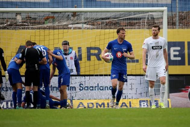 05.05.2024, xmohx, Fussball 2.Bundesliga, SV Elversberg - Hertha BSC Berlin emspor, v.l. Palko Dardai (Hertha BSC Berlin) am Boden nach seinem Tor zum 2:2 (DFL DFB REGULATIONS PROHIBIT ANY USE OF PHOTOGRAPHS as IMAGE SEQUENCES and or QUASI-VIDEO) Elversberg