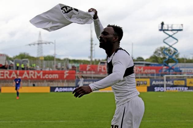 05.05.2024, xmohx, Fussball 2.Bundesliga, SV Elversberg - Hertha BSC Berlin emspor, v.l. Torjubel nach dem Tor zum celebrating the goal celebrate 4:2 durch Kevin Koffi (SV Elversberg) (DFL DFB REGULATIONS PROHIBIT ANY USE OF PHOTOGRAPHS as IMAGE SEQUENCES and or QUASI-VIDEO) Elversberg