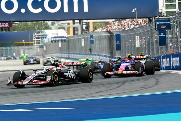 Formel 1 GP Miami USA. 05.05.2024 Kevin Magnussen 20, MoneyGram Haas F1 Team, Yuki Tsunoda 22, Visa Cash App RB Formula One Team; Formel 1 GP Miami USA. 05.05.2024 Copyright: xBEAUTIFULxSPORTS Erlhofx