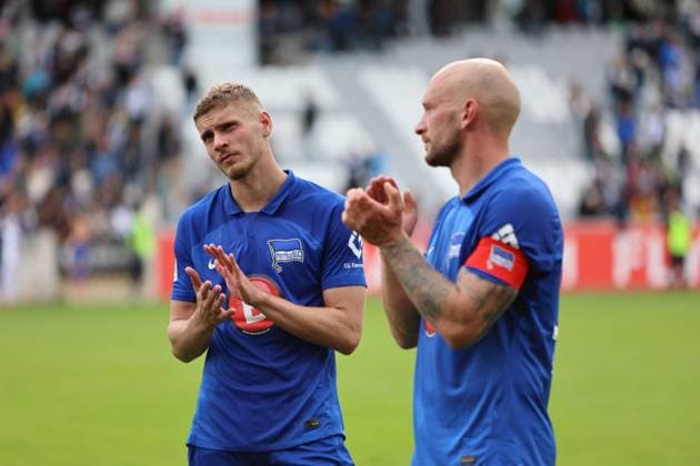 05.05.2024, Fussball, Herren, 2. Bundesliga, Saison 2023 2024, SV 07 Elversberg - Hertha BSC Berlin, Toni Leistner (Hertha BSC) enttäuscht, Marton Dardai (Hertha BSC) enttäuscht Elversberg Ursapharm-Arena an der Kaiserlinde Saarland Deutschland (DE)