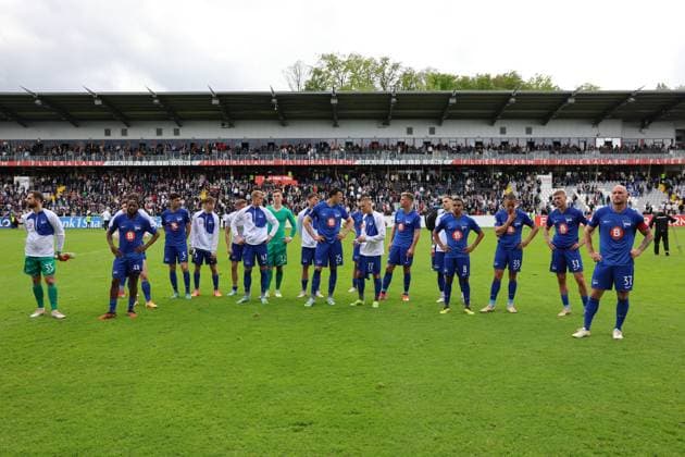 05.05.2024, Fussball, Herren, 2. Bundesliga, Saison 2023 2024, SV 07 Elversberg - Hertha BSC Berlin, Die Mannschaft (Hertha BSC) bedankt sich bei den Fans Elversberg Ursapharm-Arena an der Kaiserlinde Saarland Deutschland (DE)