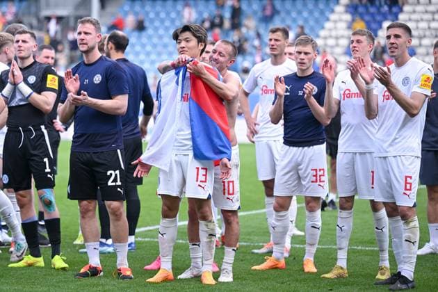05.05.2024, Fussball, 2. Bundesliga, 32. Spieltag Saison 2023 2024, SV Wehen Wiesbaden - Holstein Kiel, Shuto Machino (Holstein Kiel), Lewis Holtby (Holstein Kiel) xRHR-FOTO TKx
