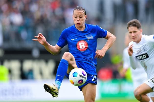 Germany, Spiesen-Elversberg, 05.05.2024, Ursapharm-Arena at Kaiserlinde, SV Elversberg vs Hertha BSC - 2. Bundesliga, Derry Scherhant (Hertha BSC) controls the ball Spiesen-Elversberg Ursapharm-Arena at Kaiserlinde Saarland Germany