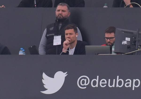 Sport Themen der Woche KW18 Sport Bilder des Tages 05.05.2024, xblx, Fussball 1.Bundesliga, Eintracht Frankfurt - Bayer 04 Leverkusen emspor, v.l. Trainer Xabi Alonso (Bayer Leverkusen) (DFL DFB REGULATIONS PROHIBIT ANY USE OF PHOTOGRAPHS as IMAGE SEQUENCES and or QUASI-VIDEO) Frankfurt am Main *** 05 05 2024, xblx, Soccer 1 Bundesliga, Eintracht Frankfurt Bayer 04 Leverkusen emspor, v l Coach Xabi Alonso Bayer Leverkusen DFL DFB REGULATIONS PROHIBIT ANY USE OF PHOTOGRAPHS as IMAGE SEQUENCES and or QUASI VIDEO Frankfurt am Main