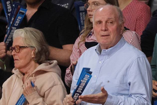 Sport Themen der Woche KW18 Sport Bilder des Tages Uli Hoeness und Frau Susanne (FCBB) Basketball Easycredit BBL FC Bayern Muenchen - Alba Berlin BMW Park 05.05.2024 FOTO: Mladen Lackovic LakoPress *** Uli Hoeness and his wife Susanne FCBB Basketball Easycredit BBL FC Bayern Muenchen Alba Berlin BMW Park 05 05 2024 PHOTO Mladen Lackovic LakoPress