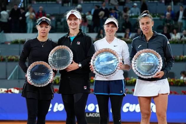 Sport Bilder des Tages May 5, 2024, Madrid, Madrid, SPAIN: Cristina Bucsa and Sara Sorribes of Spain (Winners) and Laura Siegemund of Germany and Barbora Krejcikova of Czech Republic (Second Place) pose for photo during the WTA, Tennis Damen Doubles Final of the Mutua Madrid Open 2024, ATP, Tennis Herren Masters 1000 and WTA 1000, tournament celebrated at Caja Magica on May 05, 2024 in Madrid, Spain. Madrid SPAIN - ZUMAa181 20240505_zaa_a181_098 Copyright: xOscarxJ.xBarrosox