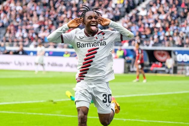 Bilder des Jahres 2024, Sport 05 Mai Sport Themen der Woche KW18 Sport Bilder des Tages Jeremie Frimpong (Bayer 04 Leverkusen, 30) bejubelt sein Tor zum 1:4, GER, Eintracht Frankfurt vs. Bayer 04 Leverkusen, Fussball, 1. Bundesliga, 32. Spieltag, Spielzeit 2023 2024, 05.05.2024 DFL REGULATIONS PROHIBIT ANY USE OF PHOTOGRAPHS AS IMAGE SEQUENCES AND OR QUASI-VIDEO GER, Eintracht Frankfurt vs. Bayer 04 Leverkusen, Fussball, 1. Bundesliga, 32. Spieltag, Spielzeit 2023 2024, 05.05.2024 Frankfurt *** Jeremie Frimpong Bayer 04 Leverkusen, 30 celebrates his goal for 1 4, GER, Eintracht Frankfurt vs Bayer 04 Leverkusen, Football, 1 Bundesliga, Matchday 32, Season 2023 2024, 05 05 2024 DFL REGULATIONS PROHIBIT ANY USE OF PHOTOGRAPHS AS IMAGE SEQUENCES AND OR QUASI VIDEO GER, Eintracht Frankfurt vs Bayer 04 Leverkusen, Football, 1 Bundesliga, Matchday 32, Season 2023 2024, 05 05 2024 Frankfurt Copyright: xEibner-Pressefoto FlorianxWieganx EP_FWD