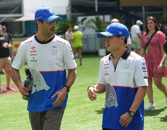 Formula 1 Crypto.com Miami Grand Prix 05.05.2024, Miami International Autodrome, Miami, Formula 1 Crypto.com Miami Grand Prix,im Bild Daniel Ricciardo (AUS), Visa Cash App RB Formula One Team, Yuki Tsunoda (JPN), Visa Cash App RB Formula One Team