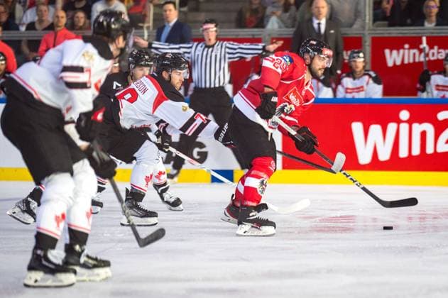 Ice hockey, Eishockey - AUT vs CAN, test match VIENNA,AUSTRIA,05.MAY.24 - ICE HOCKEY - OEEHV international test match, men, Austria vs Canada. Image shows Steven Strong (AUT).  GEPAxpictures xEdgarxEisner