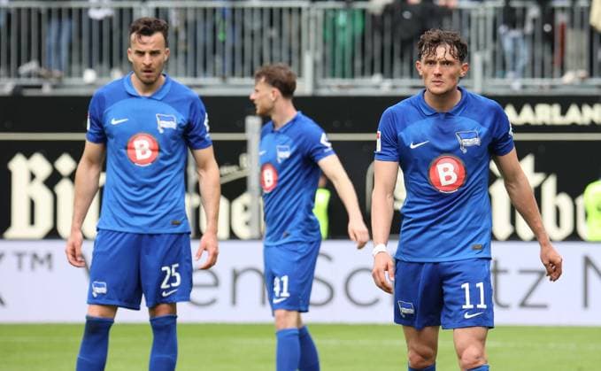 05.05.2024, Fussball, Herren, 2. Bundesliga, Saison 2023 2024, SV 07 Elversberg - Hertha BSC Berlin, Haris Tabakovic (Hertha BSC), Pascal Klemens (Hertha BSC) und Fabian Reese (Hertha BSC) sind enttäuscht Elversberg Ursapharm-Arena an der Kaiserlinde Saarland Deutschland (DE)