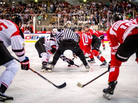 Ice hockey, Eishockey - AUT vs CAN, test match VIENNA,AUSTRIA,05.MAY.24 - ICE HOCKEY - OEEHV international test match, men, Austria vs Canada. Image shows Jared McCann (CAN) and Ali Wukovits (AUT).  GEPAxpictures xEdgarxEisner
