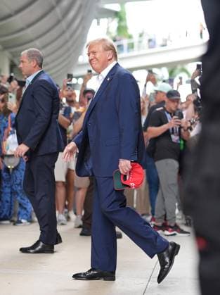 Formula 1 Crypto.com Miami Grand Prix 05.05.2024, Miami International Autodrome, Miami, Formula 1 Crypto.com Miami Grand Prix,im Bild Donald Trump im Fahrerlager von Miami.