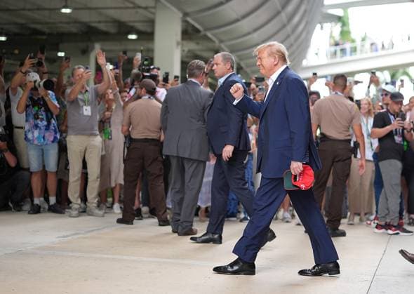 Formula 1 Crypto.com Miami Grand Prix 05.05.2024, Miami International Autodrome, Miami, Formula 1 Crypto.com Miami Grand Prix,im Bild Donald Trump im Fahrerlager von Miami.