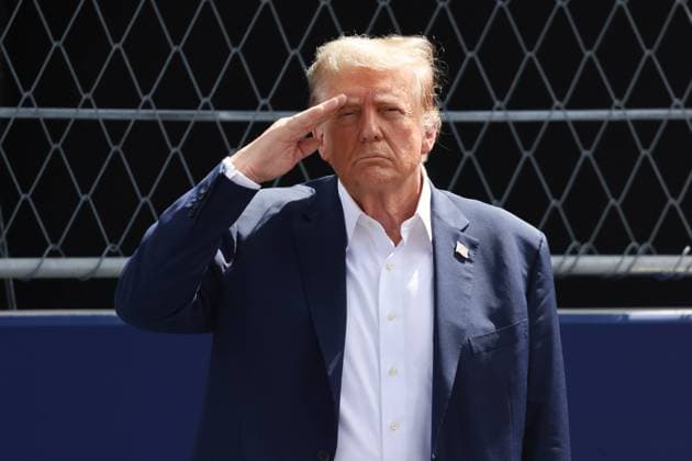 F1 Miami Grand Prix 2024 Donald Trump before of the Formula 1 Miami Grand Prix at Miami International Autodrome in Miami, United States on May 5, 2024. Miami United States  Copyright: xJakubxPorzyckix originalFilename:porzycki-f1miamig240505_npnAe.jpg