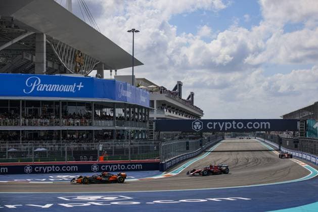 81 PIASTRI Oscar (aus), McLaren F1 Team MCL38, action during the Formula 1 Crypto.com Miami Grand Prix 2024, 6th round of the 2024 Formula One World Championship, WM, Weltmeisterschaft from May 3 to 5, 2024 on the Miami International Autodrome, in Miami, United States of America - F1 - MIAMI GRAND PRIX 2024 DPPI Panoramic  240505_R06_MIAMI_DP_XB5_8033