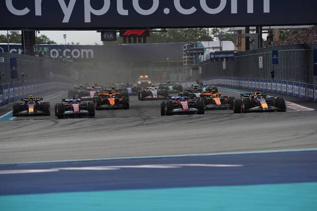 Formula 1 Crypto.com Miami Grand Prix 05.05.2024, Miami International Autodrome, Miami, Formula 1 Crypto.com Miami Grand Prix,im Bild Rennstart: Max Verstappen (NLD), Oracle Red Bull Racing, Sergio Perez (MEX), Oracle Red Bull Racing, Lando Norris (GBR), McLaren F1 Team, Oscar Piastri (AUS), McLaren F1 Team, Charles Leclerc (MCO), Scuderia Ferrari HP, Carlos Sainz Jr. (ESP), Scuderia Ferrari HP