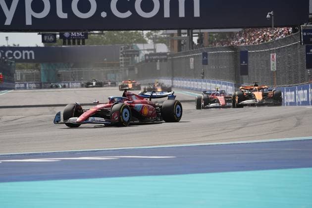 Formula 1 Crypto.com Miami Grand Prix 05.05.2024, Miami International Autodrome, Miami, Formula 1 Crypto.com Miami Grand Prix,im Bild Charles Leclerc (MCO), Scuderia Ferrari HP, Oscar Piastri (AUS), McLaren F1 Team, Carlos Sainz Jr. (ESP), Scuderia Ferrari HP