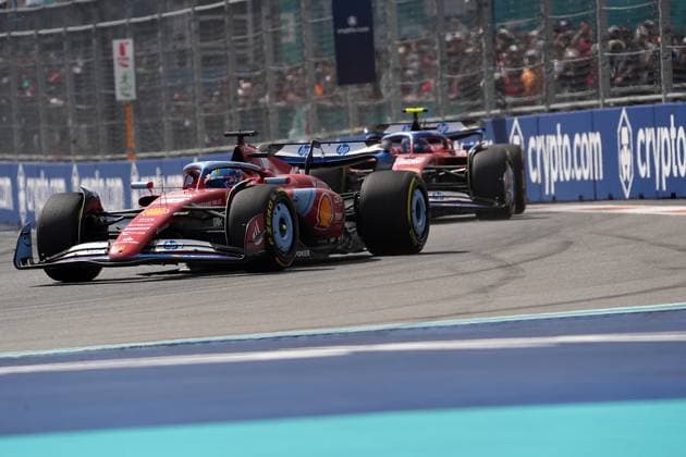 05.05.2024, Miami International Autodrome, Miami, Formula 1 Crypto.com Miami Grand Prix,im Bild Charles Leclerc (MCO), Scuderia Ferrari HP, Carlos Sainz Jr. (ESP), Scuderia Ferrari HP Defodi-506_20240505_hbr_3628