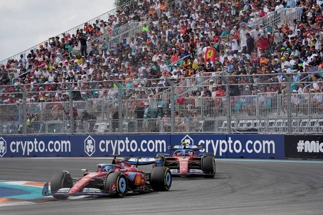 05.05.2024, Miami International Autodrome, Miami, Formula 1 Crypto.com Miami Grand Prix,im Bild Charles Leclerc (MCO), Scuderia Ferrari HP, Carlos Sainz Jr. (ESP), Scuderia Ferrari HP Defodi-506_20240505_hbr_3776