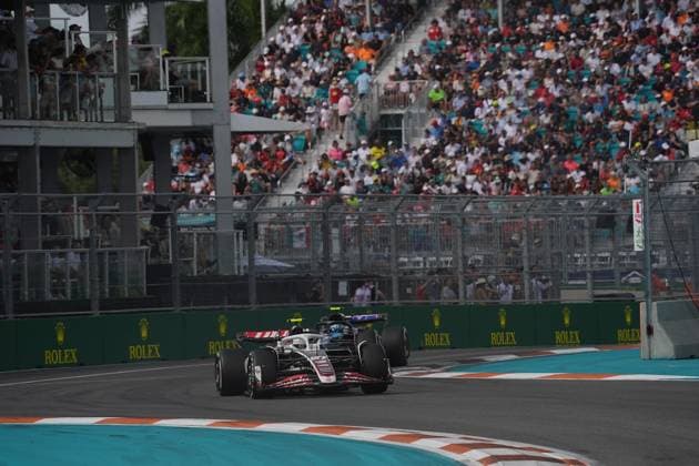 05.05.2024, Miami International Autodrome, Miami, Formula 1 Crypto.com Miami Grand Prix,im Bild Nico Hülkenberg (DEU), Haas F1 Team, Pierre Gasly (FRA), Alpine F1 Team Defodi-506_20240505_hbr_4710