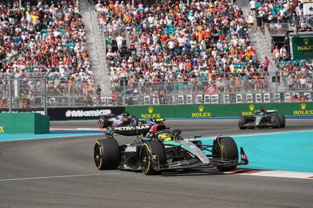 05.05.2024, Miami International Autodrome, Miami, Formula 1 Crypto.com Miami Grand Prix,im Bild Lewis Hamilton (GBR), Mercedes-AMG Petronas Formula One Team, George Russell (GBR), Mercedes-AMG Petronas Formula One Team Defodi-506_20240505_hbr_5415