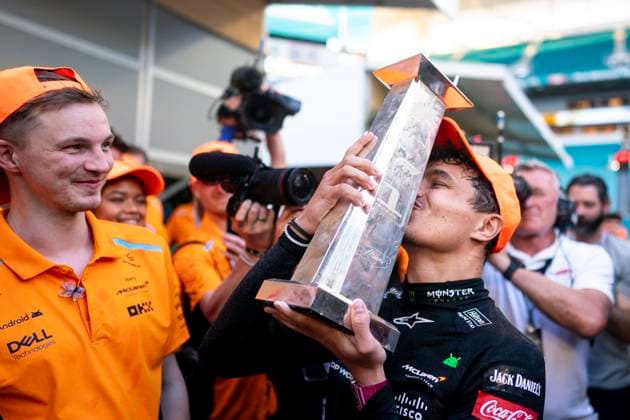 May 5, 2024, Miami, United States: British driver LANDO NORRIS (McLaren F1 Team) celebrates with his team after winning the 2024 FIA Formula 1 Miami Grand Prix at Miami International Autodrome in Miami, United States. Miami United States - ZUMAg147 20240505_fap_g147_024 Copyright: xJamesxGasperottix