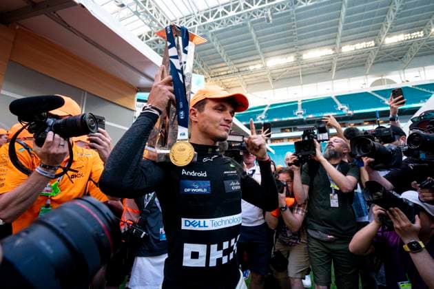 May 5, 2024, Miami, United States: British driver LANDO NORRIS (McLaren F1 Team) celebrates with his team after winning the 2024 FIA Formula 1 Miami Grand Prix at Miami International Autodrome in Miami, United States. Miami United States - ZUMAg147 20240505_fap_g147_026 Copyright: xJamesxGasperottix