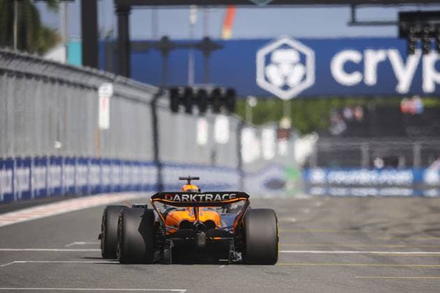 81 PIASTRI Oscar (aus), McLaren F1 Team MCL38, action during the Formula 1 Crypto.com Miami Grand Prix 2024, 6th round of the 2024 Formula One World Championship, WM, Weltmeisterschaft from May 3 to 5, 2024 on the Miami International Autodrome, in Miami, United States of America - F1 - MIAMI GRAND PRIX 2024 DPPI Panoramic  240505_R06_MIAMI_DP_EA023512
