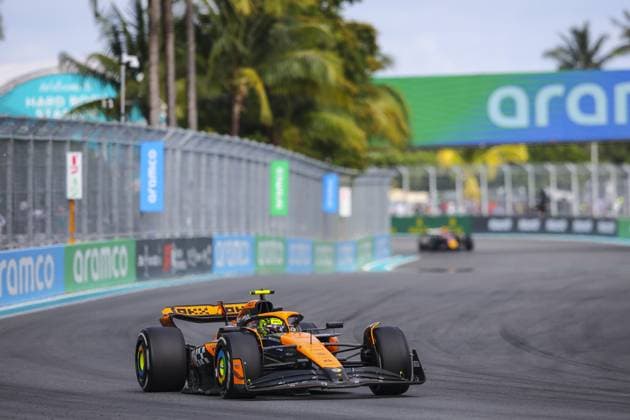 04 NORRIS Lando (gbr), McLaren F1 Team MCL38, action during the Formula 1 Crypto.com Miami Grand Prix 2024, 6th round of the 2024 Formula One World Championship, WM, Weltmeisterschaft from May 3 to 5, 2024 on the Miami International Autodrome, in Miami, United States of America - F1 - MIAMI GRAND PRIX 2024 DPPI Panoramic  240505_R06_MIAMI_DP_EA023622