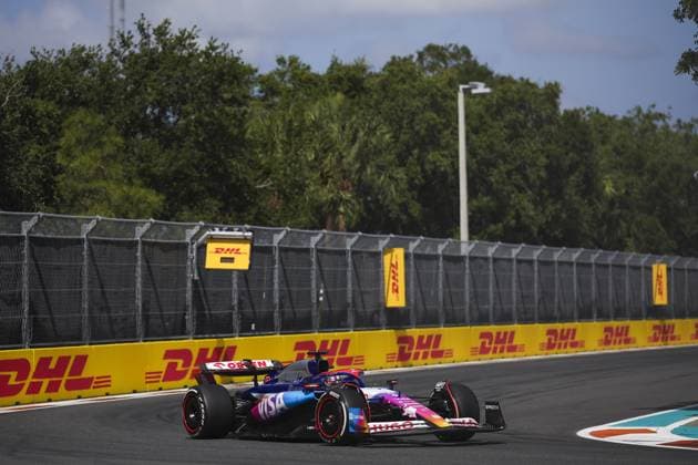 03 RICCIARDO Daniel (aus), Visa Cash App RB F1 Team VCARB 01, action during the Formula 1 Crypto.com Miami Grand Prix 2024, 6th round of the 2024 Formula One World Championship, WM, Weltmeisterschaft from May 3 to 5, 2024 on the Miami International Autodrome, in Miami, United States of America - F1 - MIAMI GRAND PRIX 2024 DPPI Panoramic  240505_R06_MIAMI_DP_EA010714