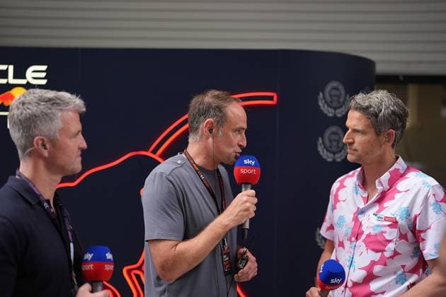 05.05.2024, Miami International Autodrome, Miami, Formula 1 Crypto.com Miami Grand Prix,im Bild Der ehemalige deutsche Formel 1 Fahrer Ralf Schumacher mit Red Bull Chef Oliver Mintzlaff und Sky Moderator Peter Hardenacke. Defodi-506_20240505_hbr_2278