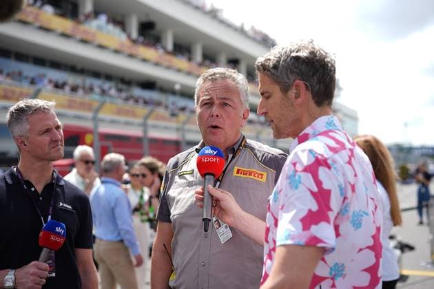 05.05.2024, Miami International Autodrome, Miami, Formula 1 Crypto.com Miami Grand Prix,im Bild Der ehemalige deutsche Formel 1 Fahrer Ralf Schumacher mit Pirelli Motorspotchef Mario Isola und Sky Moderator Peter Hardenacke. Defodi-506_20240505_hbr_2490