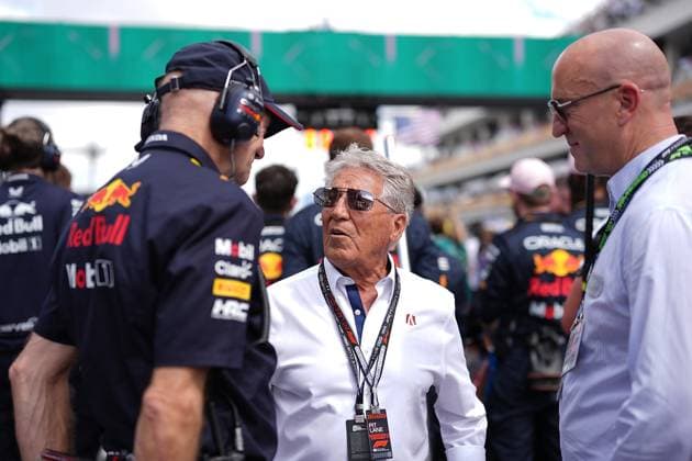 05.05.2024, Miami International Autodrome, Miami, Formula 1 Crypto.com Miami Grand Prix,im Bild Technischer Direktor Adrian Newey mit Mario Andretti Defodi-506_20240505_hbr_2977