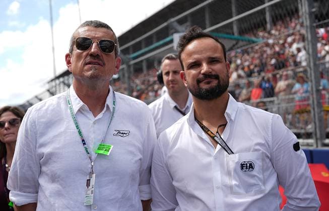05.05.2024, Miami International Autodrome, Miami, Formula 1 Crypto.com Miami Grand Prix,im Bild Günther Steiner mit dem ehemaligen italienischem Formel 1 Fahrer Vitantonio Tonio Liuzzi. Defodi-506_20240505_hbr_3004