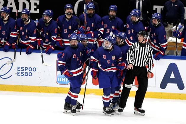 xxkeikkaxx 20240505 Espoo Jääkiekon U18 MM-kisat USA - Kanada. Kuvassa Cole Eiserman (34) juhlii maalia joukkuekavereiden kanssa Tomi Natri All Over Press