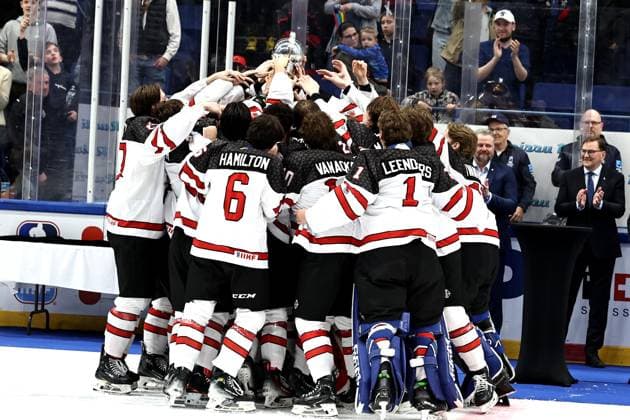 xxkeikkaxx 20240505 Espoo Jääkiekon U18 MM-kisat USA - Kanada. Kuvassa Kanada juhlii maailmanmestaruutta Tomi Natri All Over Press