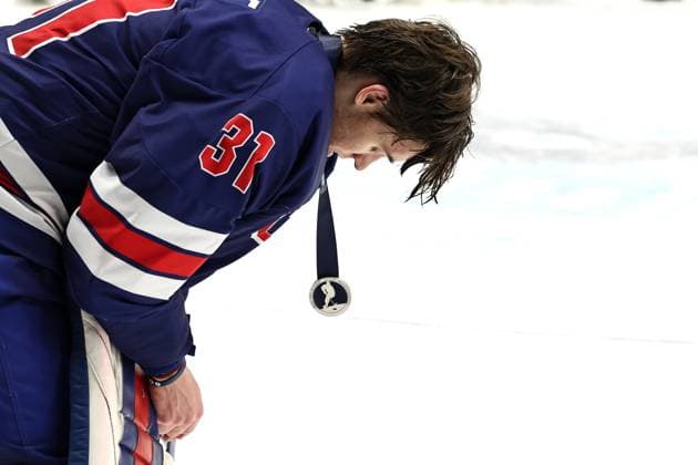 xxkeikkaxx 20240505 Espoo Jääkiekon U18 MM-kisat USA - Kanada. Kuvassa Nicholas Kempf hooeamitali kaulassa Tomi Natri All Over Press