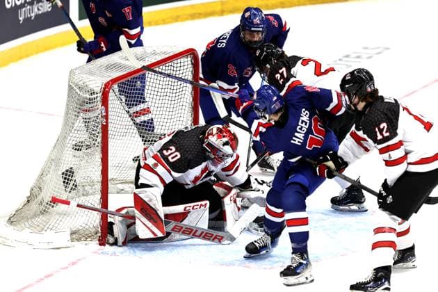 xxkeikkaxx 20240505 Espoo Jääkiekon U18 MM-kisat USA - Kanada. Kuvassa Christian Humphreys iskee takatolpalta avausmaalin Tomi Natri All Over Press