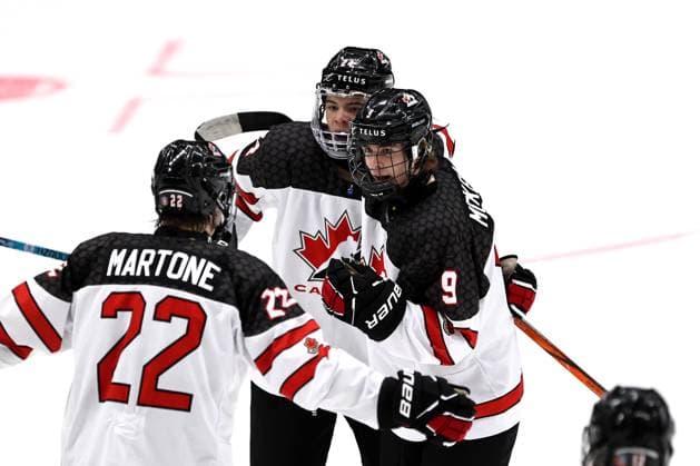 xxkeikkaxx 20240505 Espoo Jääkiekon U18 MM-kisat USA - Kanada. Kuvassa maalintekijä Gavin McKenna (9) vas. Ryder Iginla (24) Tomi Natri All Over Press