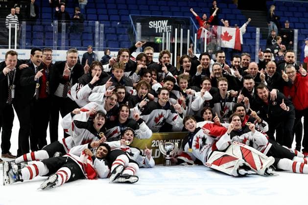 Sport Themen der Woche KW18 Sport Bilder des Tages xxkeikkaxx 20240505 Espoo Jääkiekon U18 MM-kisat USA - Kanada. Kuvassa Kanada juhlii maailmanmestaruutta Tomi Natri All Over Press ***** 5th of May 2024 Espoo, Finland: IIHF U18 Ice hockey, Eishockey World Championship, WM, Weltmeisterschaft match USA vs Canada. Photo by Tomi Natri All Over Press 