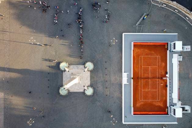 Italian Open tennis tournament: Rome sets up a red clay tennis court in Italy - 06 May 2024 (EDITOR S NOTE: Image taken by a drone) Aerial view of Piazza del Popolo. Rome is preparing for the Italian Open tennis tournament - Internazionali BNL d Italia, by setting up a red clay court in the central Piazza del Popolo. Rome Italy Copyright: xStefanoxCostantinox xSOPAxImagesx SCOSTANTINO_24CRO1270