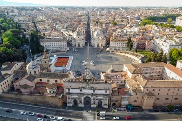 Italian Open tennis tournament: Rome sets up a red clay tennis court in Italy - 06 May 2024 (EDITOR S NOTE: Image taken by a drone) Aerial view of Piazza del Popolo. Rome is preparing for the Italian Open tennis tournament - Internazionali BNL d Italia, by setting up a red clay court in the central Piazza del Popolo. Rome Italy Copyright: xStefanoxCostantinox xSOPAxImagesx SCOSTANTINO_24CRO1273