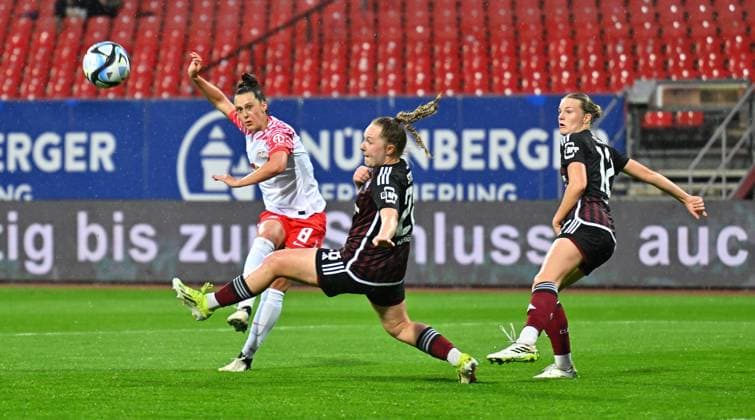 06.05.2024 - Fussball - Saison 2023 2024 - 1. Frauen - Fussball - Bundesliga - 20. Spieltag: 1. FC Nürnberg FCN ( Club ) - RB Leipzig - Sportfoto Zink - xwoxzix - Gianna Rackow (8, RB Leipzig ) Madeleine Steck (28, 1. FC Nürnberg FCN ) Amelie Thöle Thoele (12, 1. FC Nürnberg FCN )