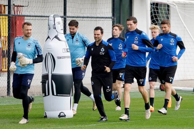 Club Brugge v Fiorentina - UEFA Europa Conference League - media activities WESTKAPELLE, BELGIUM - MAY 07 : Mignolet Simon goalkeeper of Club Brugge and Vanaken Hans midfielder of Club Brugge during a training session prior to the UEFA Europa Conference League semi-finals 2nd leg match between Club Brugge and Fiorentina at the training grounds on May 7, 2024 in Westkapelle, Belgium, 07 05 2024 Westkapelle Belgium  Copyright: xJanxDexMeuleneirx