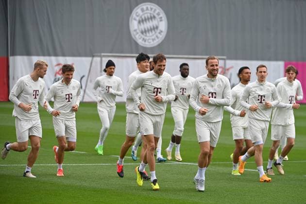 Teamfoto,Team,Mannschaft,Mannschaftsfoto, vorne:Leon GORETZKA (Bayern Muenchen), Harry KANE (Bayern Muenchen), li:Matthijs DE LIGT (Bayern Muenchen), Thomas MUELLER (MÜLLER,Bayern Muenchen). Abschlusstraining am 07.05.2024 vor dem Fussball Champions League Halbfinale Real Madrid - FC Bayern Muenchen am 08.05.2024.