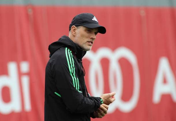 München, Deutschland 07. Mai 2024: Fussball, Herren, Saison 2023 2024, FC Bayern München, Säbener Strasse, Trainingsgelände, Abschlusstraining, Champions League Thomas Tuchel, Trainer (FC Bayern München) Kopf, Oberkörper auf dem Weg zum Trainingsplatz, Blick nach rechts