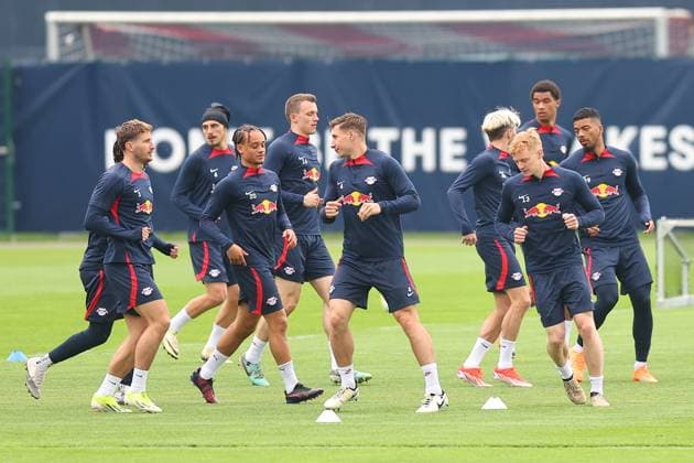 RB Leipzig Training 1. Bundesliga Leipzig, 07.05.2024, Trainingszentrum am Cottaweg, Saison 2023 2024, Fußball, Männer, 1. Bundesliga , RB Leipzig Training , Im Bild: Spieler RB Leipzig laufen sich warm ,